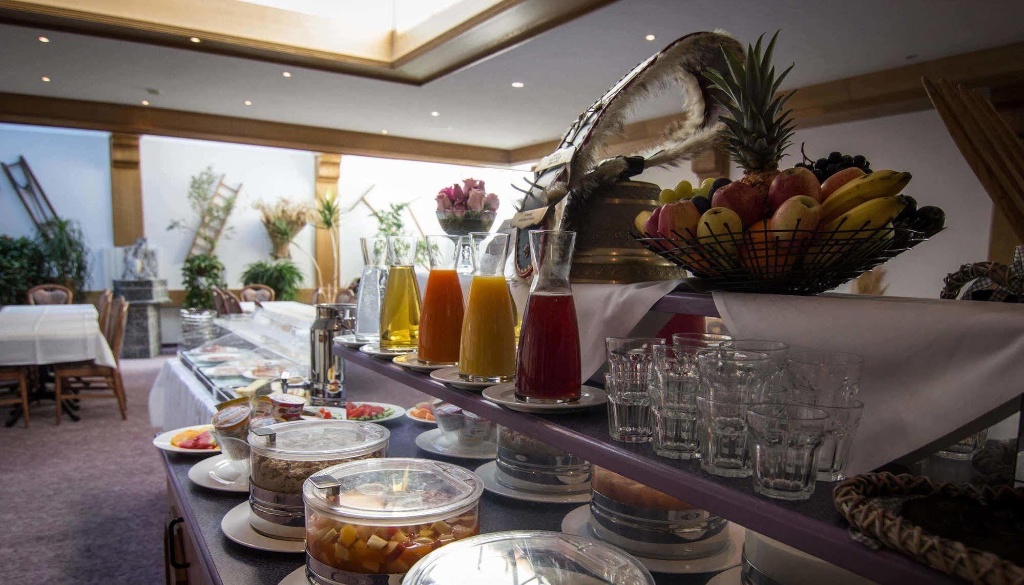 Bed and Breakfast Berghof Garni - The Dom Collection Saas-Fee Exterior foto