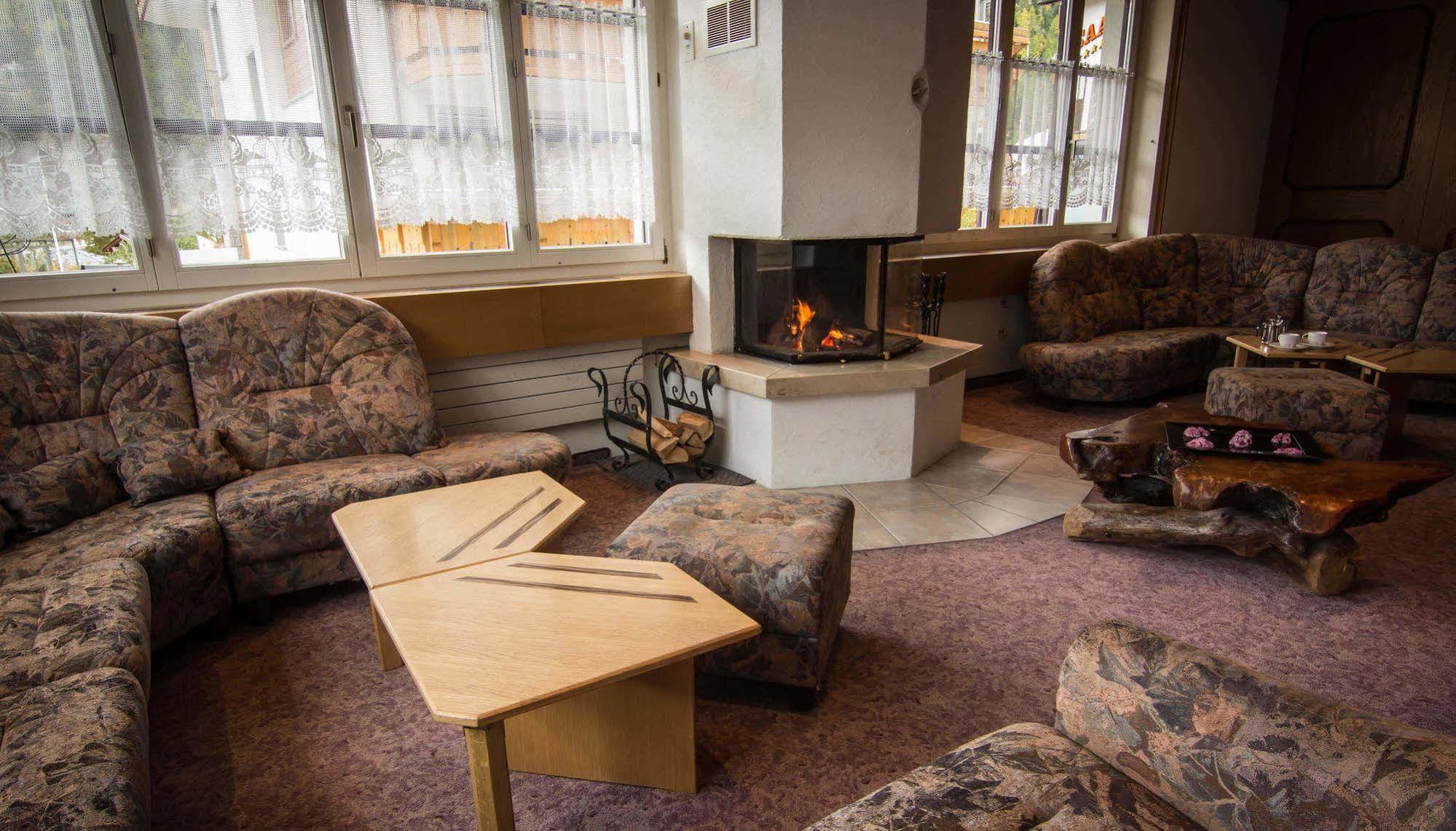 Bed and Breakfast Berghof Garni - The Dom Collection Saas-Fee Exterior foto